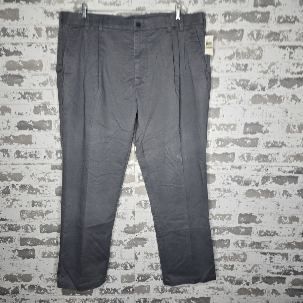 NEW Izod Pants Mens 44x32 Gray Khakis Double Pleat Sportflex Performance Stretch